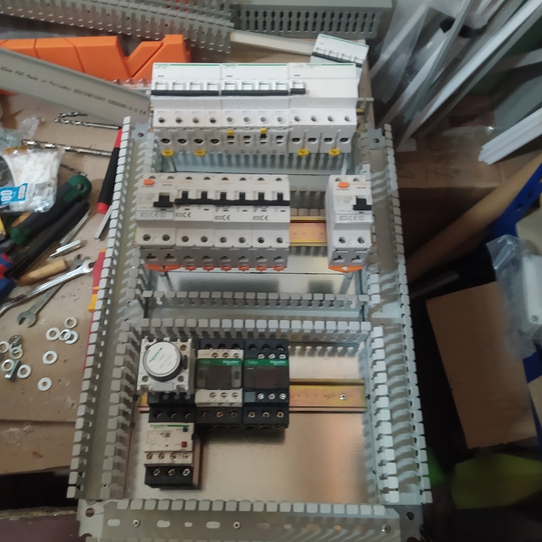 Fernando Cabrejas, Instalaciones eléctricas — Fotos 1